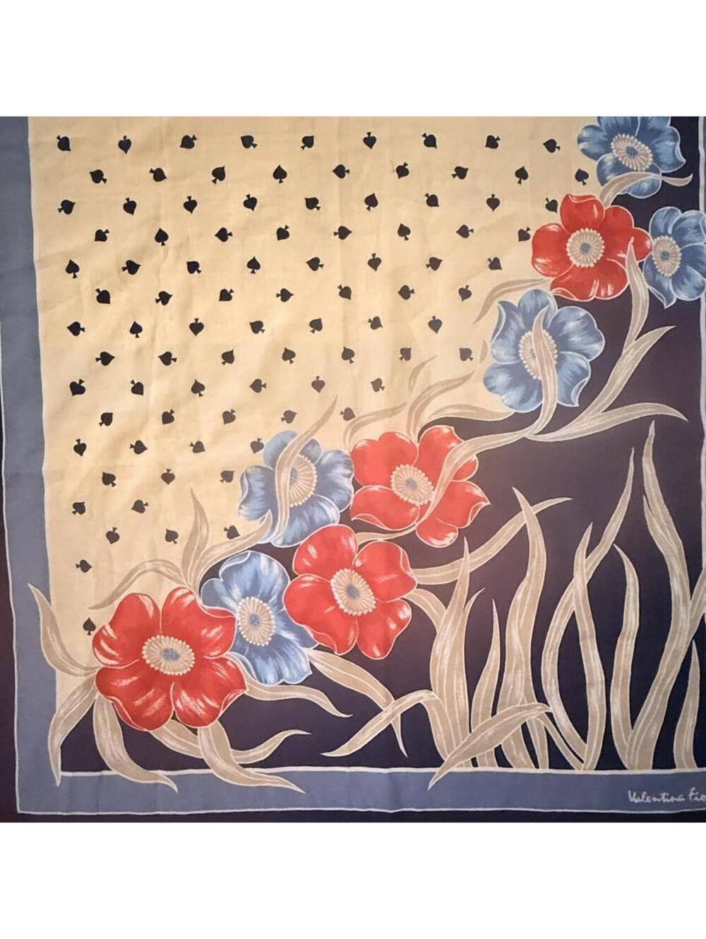 β¨ VINTAGE VALENTINA FIORE FLORAL & SPADE SQUARE SCARF β¨